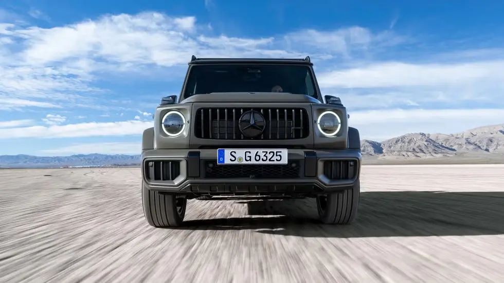 Dubai's Desert Adventure: Off-Roading in Style with Luxury SUV Rentals