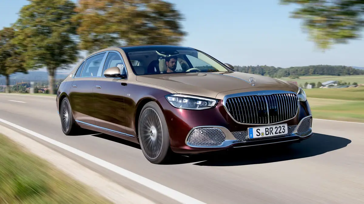 Opulence on Wheels: Cruising Through Dubai in a Mercedes Maybach S-680